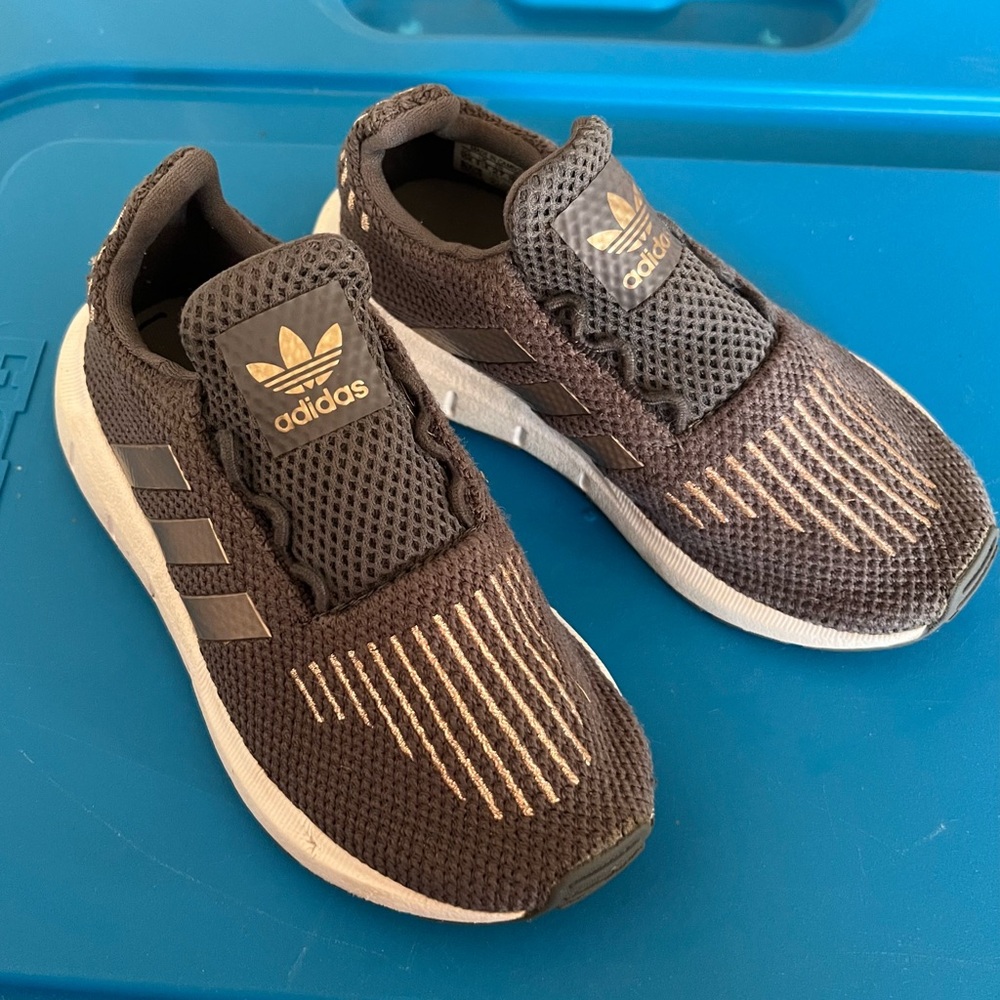 adidas Kids Sneakers in Black and Gold